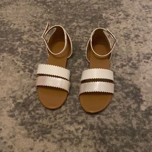 White Old Navy Size 4 Girls Sandals